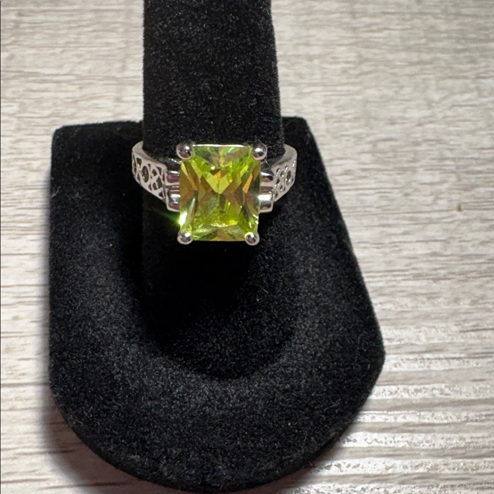 Vintage Lia Sophia Ring - Size 6